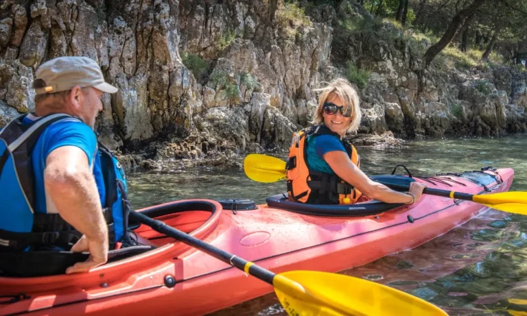 How to Paddle a Tandem Kayaking: Tips for Harmonious Adventures